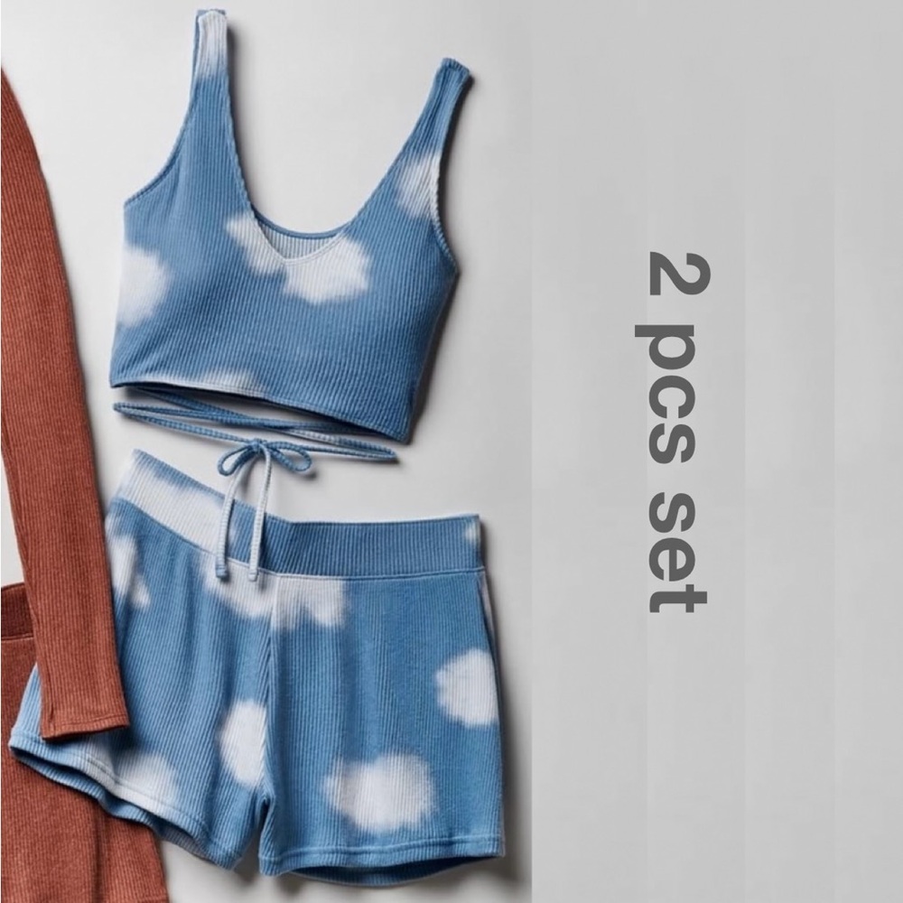 Gilly Hicks Blue with clouds sleep Set